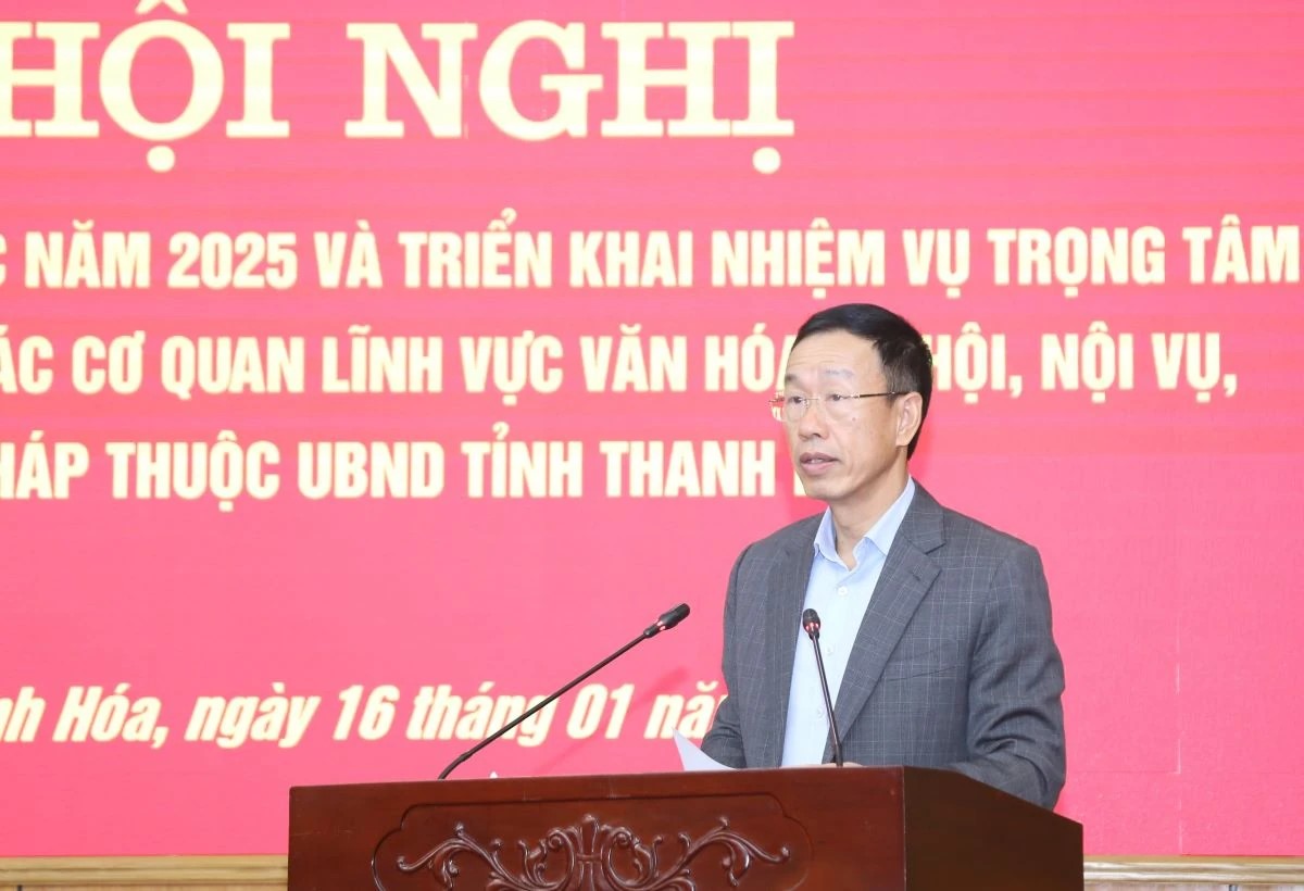 Đồng ch&iacute; L&ecirc; Quang H&ugrave;ng, Ủy vi&ecirc;n Ban Thường vụ Tỉnh ủy, Ph&oacute; Chủ tịch UBND tỉnh ph&aacute;t biểu chỉ đạo tại hội nghị.