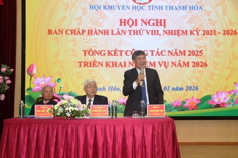 Chủ tọa điều h&agrave;nh hội nghị.