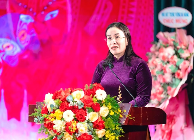 Ph&oacute; Chủ tịch UBND th&agrave;nh phố Nguyễn Thị Anh Thi ph&aacute;t biểu tại buổi lễ.