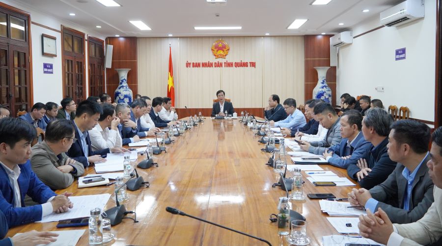 Ph&oacute; Chủ tịch Thường trực UBND tỉnh Ho&agrave;ng Nam chủ tr&igrave; buổi l&agrave;m việc