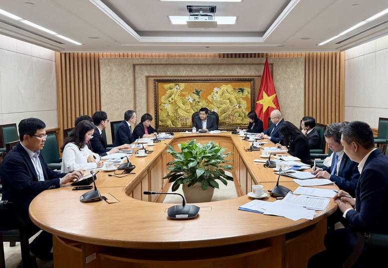 Ph&oacute; Thủ tướng mong muốn JETRO tiếp tục phối hợp với Bộ T&agrave;i ch&iacute;nh v&agrave; c&aacute;c đối t&aacute;c ph&iacute;a Việt Nam để tham vấn ch&iacute;nh s&aacute;ch gi&uacute;p Việt Nam cải c&aacute;ch mạnh mẽ hơn nữa - Ảnh: VGP/Thu Sa