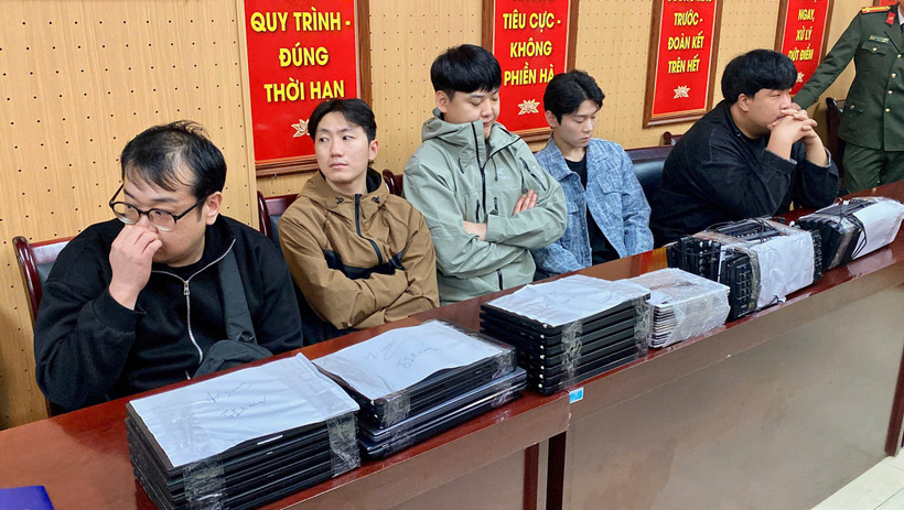 Hà Nội: Triệt phá nhóm lừa đảo qua mạng, phát hiện nhiều vi phạm xuất nhập cảnh