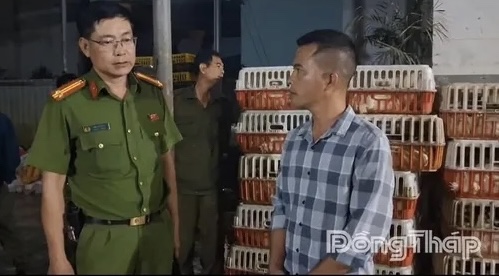 C&ocirc;ng an phường kiểm tra cơ sở giết mổ động vật của &ocirc;ng Nguyễn Văn Phong.