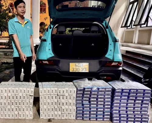 Tây Ninh phát hiện ô tô chở 2.000 gói thuốc lá lậu trên QL22