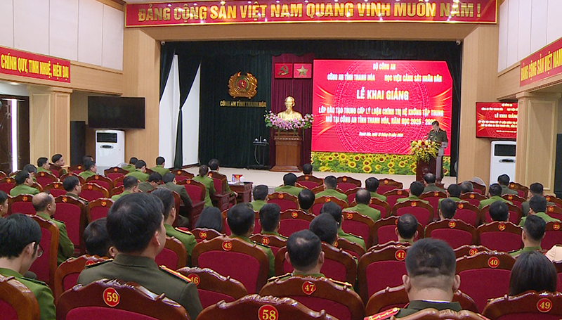 Khai giảng lớp đào tạo Trung cấp lý luận chính trị tại Công an tỉnh Thanh Hoá
