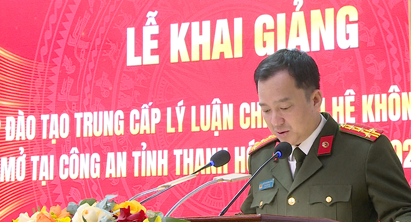 Đại t&aacute; Trần Th&aacute;i Quang Ho&agrave;ng, Ph&oacute; B&iacute; thư Đảng uỷ, Ph&oacute; Gi&aacute;m đốc C&ocirc;ng an ph&aacute;t biểu tại Lễ khai giảng.