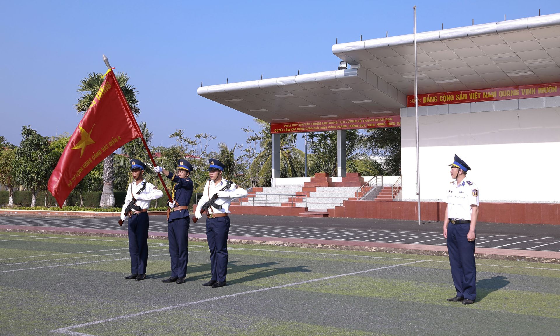 Nâng cao trình độ huấn luyện của cán bộ, đáp ứng yêu cầu nhiệm vụ trong tình hình mới