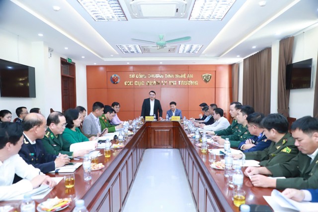 Quang cảnh buổi l&agrave;m việc giữa Ban Chỉ đạo 389 Quốc gia v&agrave; Nghệ An về c&ocirc;ng t&aacute;c kiểm so&aacute;t thị trường.