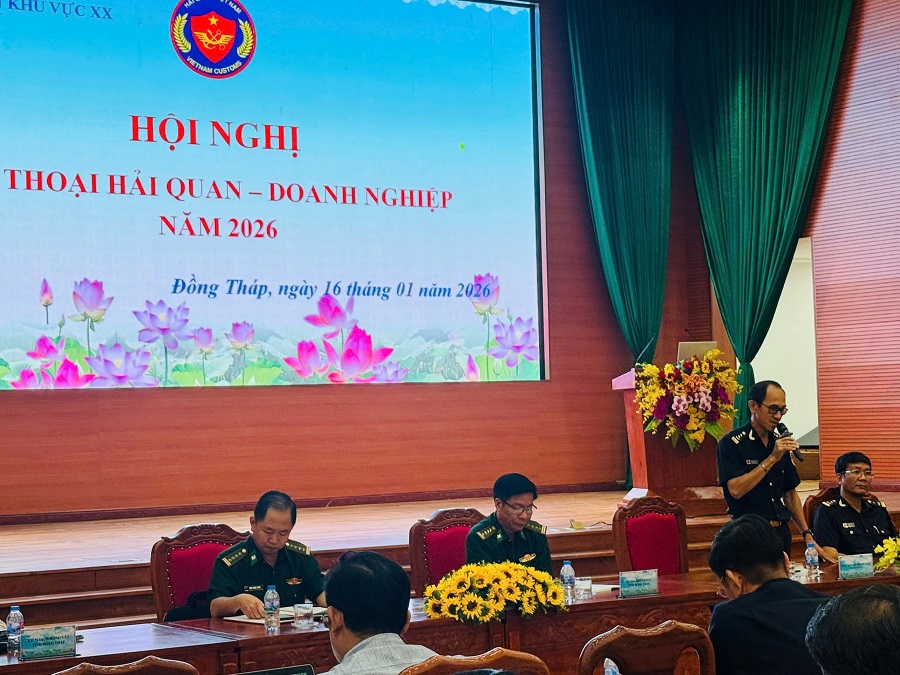 Ng&agrave;y 16/1/2026, Chi cục Hải quan khu vực XX tổ chức Hội nghị đối thoại Hải quan - Doanh nghiệp nhằm tăng cường trao đổi, lắng nghe v&agrave; đồng h&agrave;nh c&ugrave;ng cộng đồng doanh nghiệp trong hoạt động xuất nhập khẩu, xuất nhập cảnh, qu&aacute; cảnh