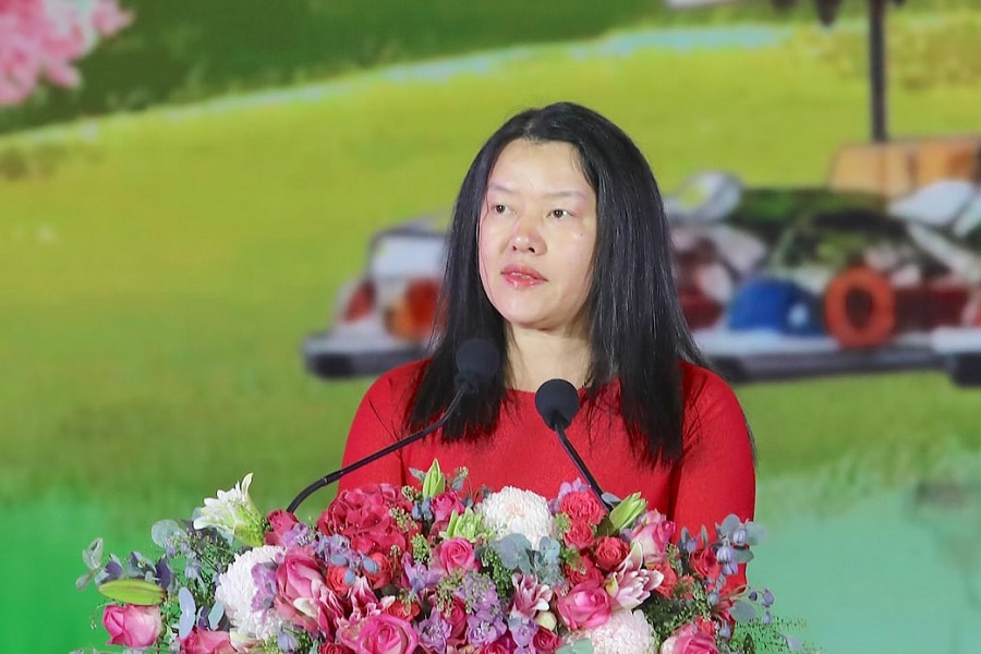 B&agrave; Trần Thị Vũ Loan, Ph&oacute; B&iacute; thư Đảng ủy, Chủ tịch UBND phường Xu&acirc;n Hương - Đ&agrave; Lạt ph&aacute;t biểu khai mạc Lễ hội Hoa mai anh đ&agrave;o Đ&agrave; Lạt - Xu&acirc;n 2026