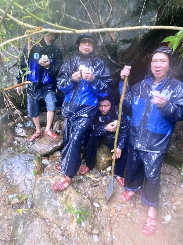 C&ocirc;ng nh&acirc;n kh&ocirc;ng kể ng&agrave;y đ&ecirc;m đảm bảo nguồn nước sạch cho kh&aacute;ch h&agrave;ng