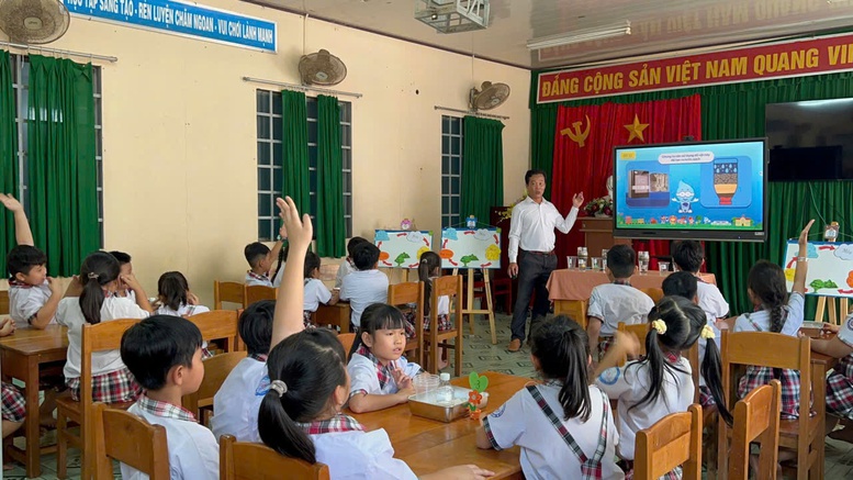 Một tiết học về nước sạch tại trường tiểu học