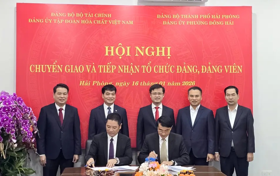 Đảng ủy Tập đoàn Hóa chất Việt Nam chuyển giao 3 tổ chức Đảng về địa phương