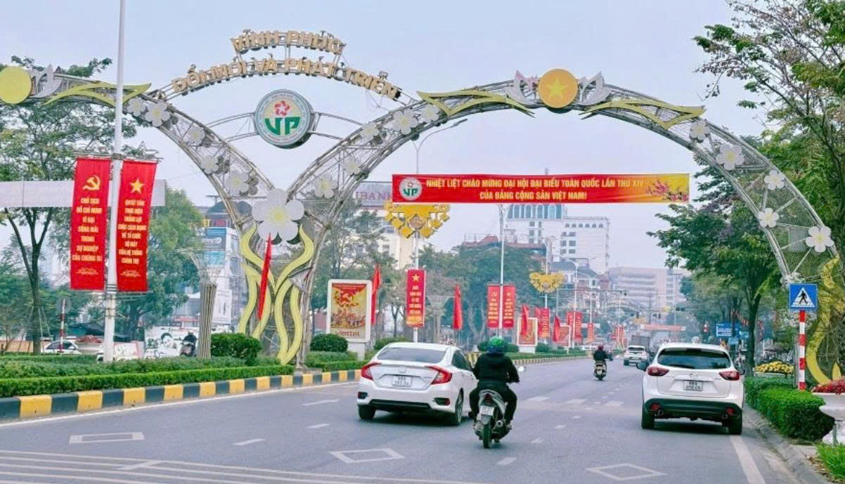 Phú Thọ rộn ràng sắc cờ hoa chào Đại hội XIV của Đảng