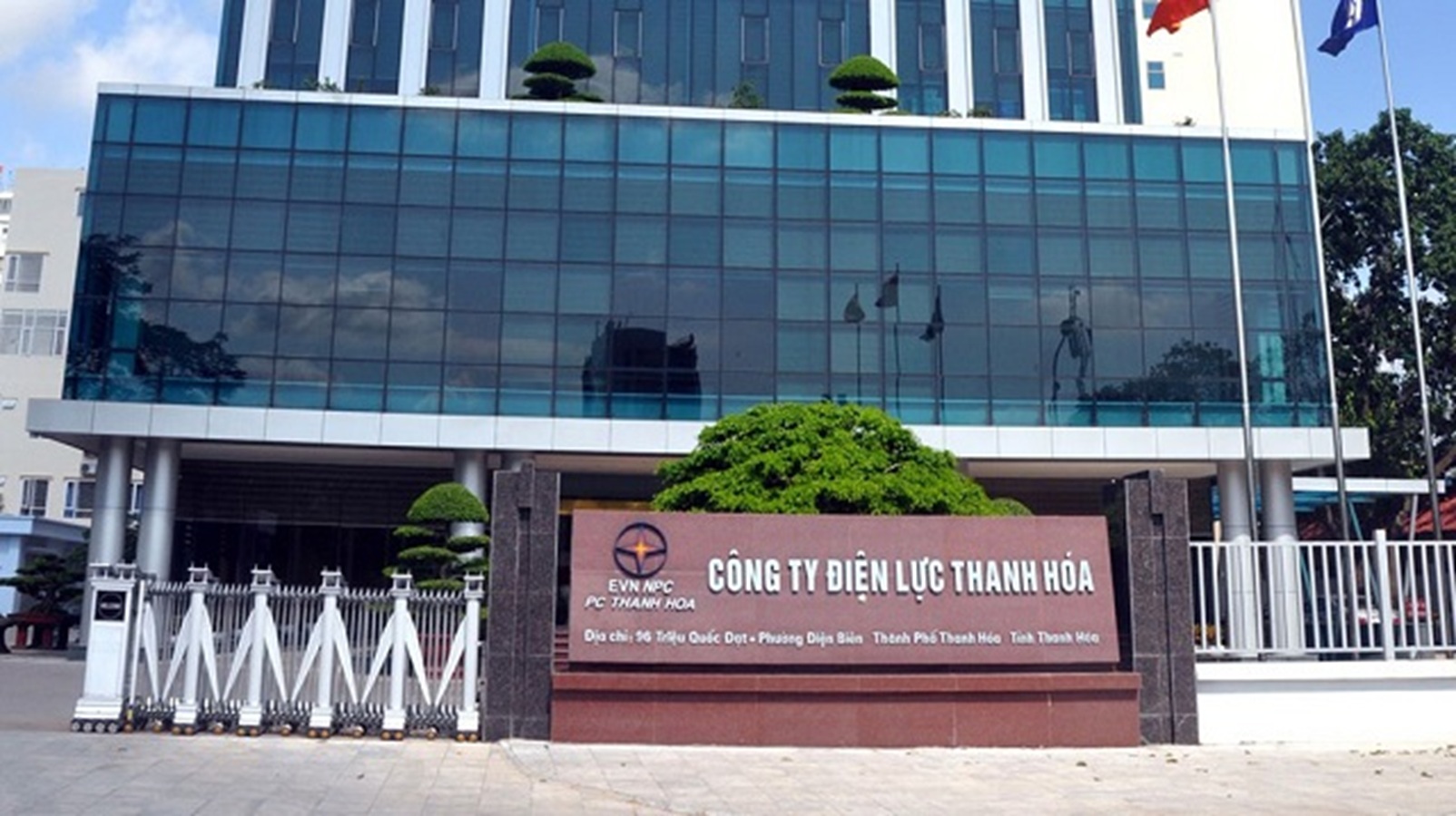 C&ocirc;ng ty Điện lực Thanh H&oacute;a đ&atilde; c&ocirc;ng bố những kết quả kinh doanh ấn tượng, khẳng định vai tr&ograve; trụ cột trong việc đảm bảo an ninh năng lượng phục vụ ph&aacute;t triển kinh tế x&atilde; hội của tỉnh