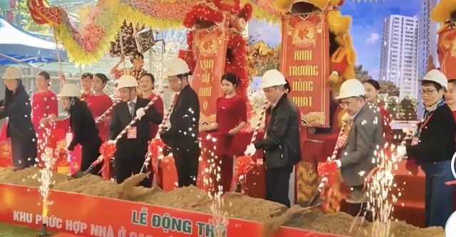 BTC v&agrave; L&atilde;nh đạo quan kh&aacute;ch thực hiện nghi thức động thổ dự &aacute;n. Ảnh: HAGL