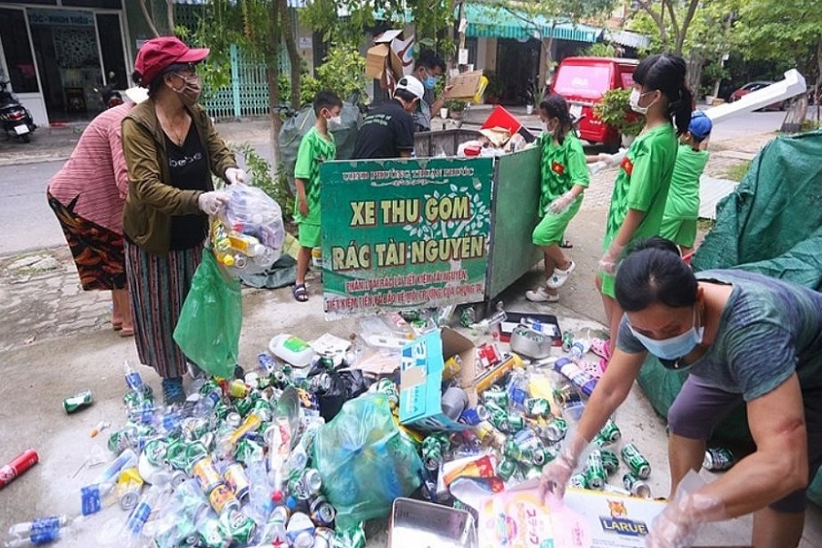 Hạ tầng thu gom, ph&acirc;n loại v&agrave; xử l&yacute; r&aacute;c thải vẫn chưa đồng bộ v&agrave; hiện đại. Ảnh: Minh họa