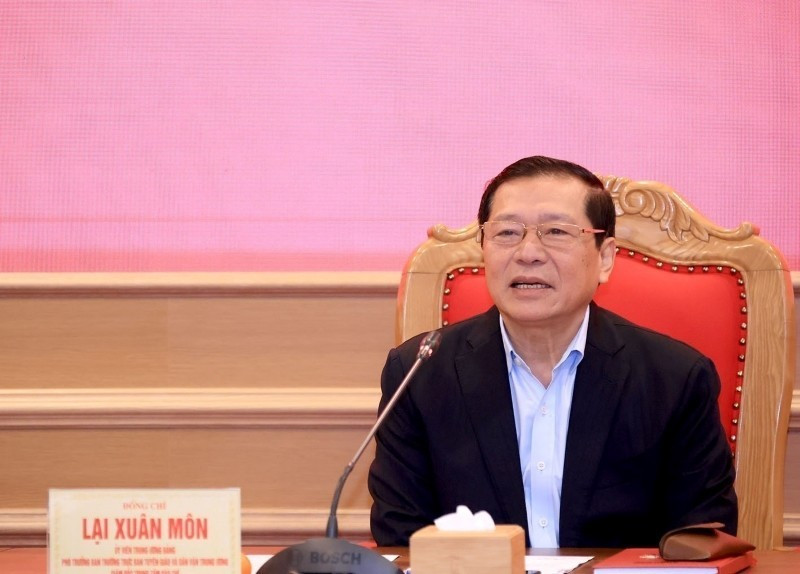 Ph&oacute; Trưởng Ban Thường trực Ban Tuy&ecirc;n gi&aacute;o v&agrave; D&acirc;n vận Trung ương Lại Xu&acirc;n M&ocirc;n ph&aacute;t biểu tại Phi&ecirc;n họp thứ hai của Trung t&acirc;m B&aacute;o ch&iacute; Đại hội XIV của Đảng, ng&agrave;y 29/12/2025. (Ảnh TTXVN)