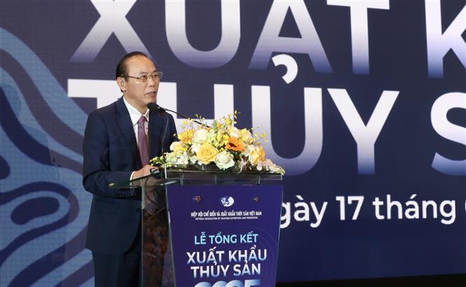 Thứ trưởng Bộ N&ocirc;ng nghiệp v&agrave; M&ocirc;i trường Ph&ugrave;ng Đức Tiến ph&aacute;t biểu tại Lễ tổng kết xuất khẩu thủy sản năm 2025. Ảnh: KT