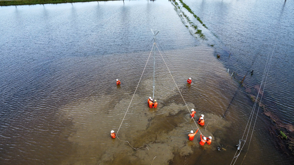 EVNNPC: Nỗ lực vượt khó, thần tốc triển khai chiến dịch xóa “vùng lõm điện - lõm sóng”