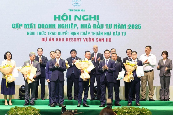Trao Quyết định chấp nhận nh&agrave; đầu tư Dự &aacute;n Khu resort Vườn San H&ocirc;