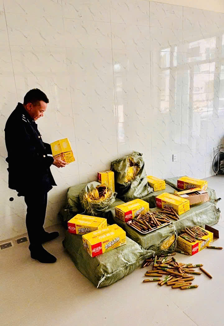 Chi cục Hải quan khu vực VIII thu giữ 304 kg x&uacute;c x&iacute;ch