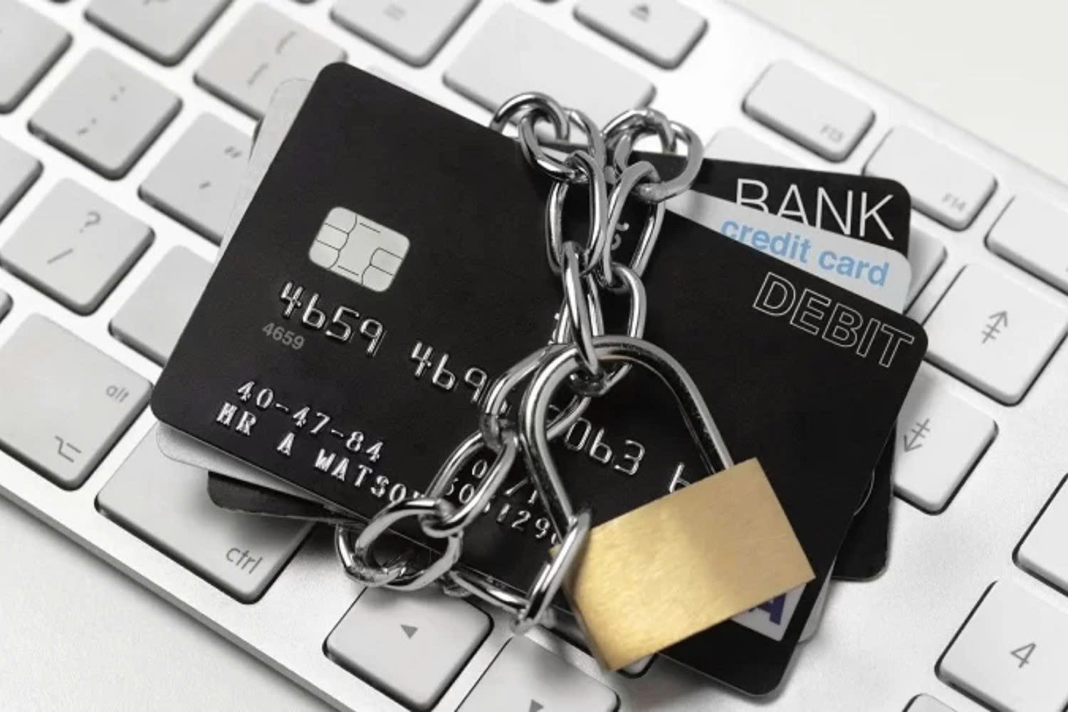 Loạt ngân hàng lớn thông báo đóng vĩnh viễn tài khoản của một số khách hàng