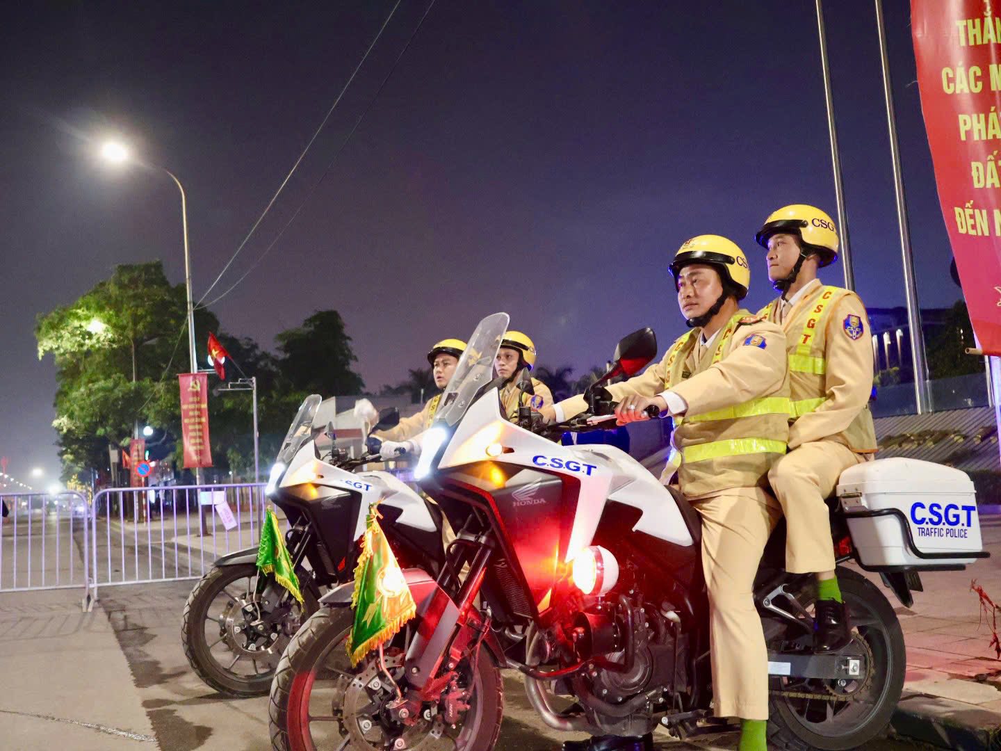 Diễn tập bảo đảm trật tự, an toàn giao thông phục vụ chương trình nghệ thuật chào mừng thành công Đại hội XIV của Đảng