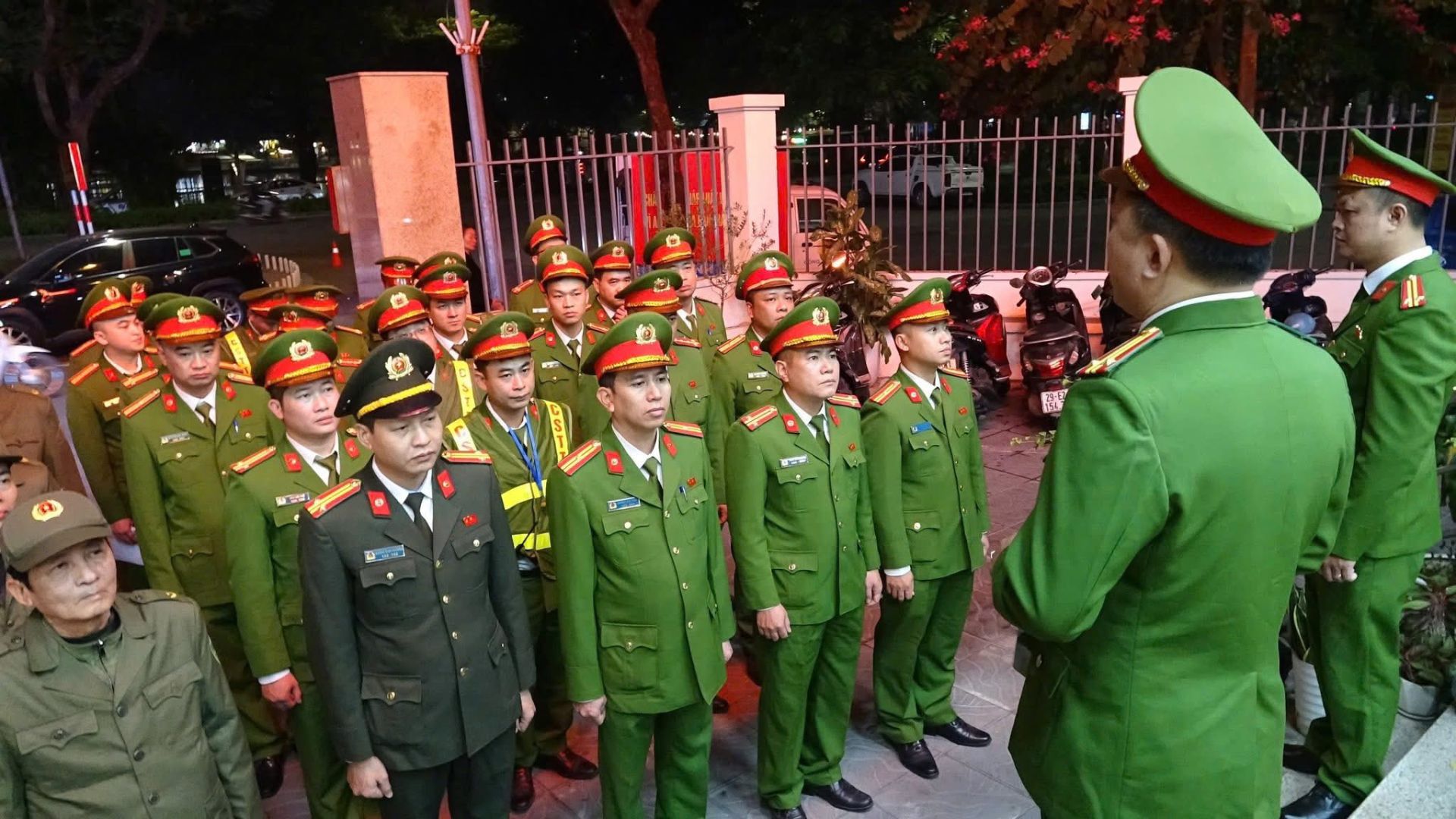 Công an phường Đống Đa tăng cường tuần tra xuyên đêm, giữ vững an ninh trật tự phục vụ Đại hội XIV của Đảng