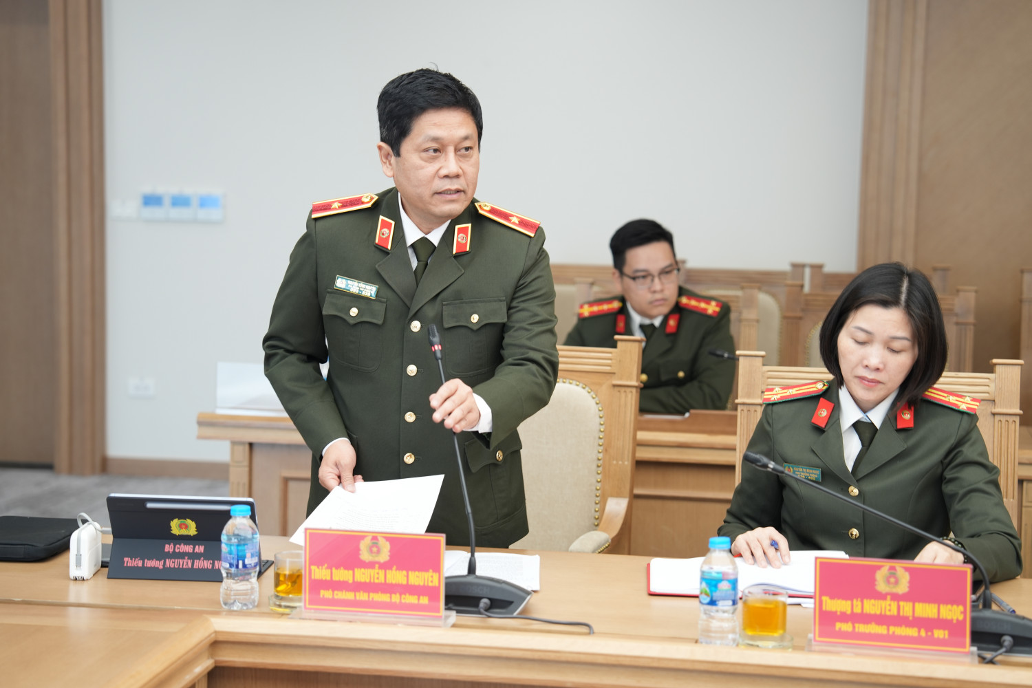 Thiếu tướng Nguyễn Hồng Nguy&ecirc;n, Ph&oacute; Ch&aacute;nh Văn ph&ograve;ng Bộ C&ocirc;ng an ph&aacute;t biểu tại hội nghị