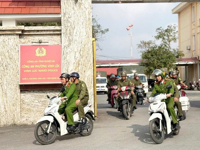 C&ocirc;ng an phường Vinh Lộc th&agrave;nh lập c&aacute;c tổ c&ocirc;ng t&aacute;c ra qu&acirc;n bảo đảm ANTT trong thời gian diễn ra Đại Hội.