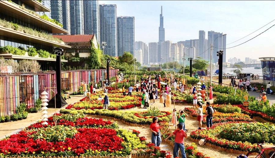 Tổng thu du lịch năm 2025 ước đạt hơn 270.000 tỷ đồng, tăng 36,1% so với c&ugrave;ng kỳ năm 2024 (năm 2023 l&agrave; 191.000 tỷ đồng), đạt 100% so với kế hoạch năm 2025.