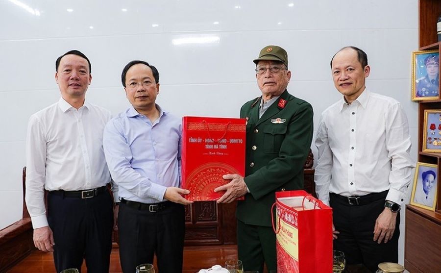 Hà Tĩnh tặng quà Tết cho hơn 78.500 người có công