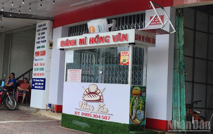 Điểm b&aacute;n b&aacute;nh m&igrave; Hồng V&acirc;n tr&ecirc;n địa b&agrave;n tỉnh Quảng Ng&atilde;i. (Ảnh: nhandan.vn)