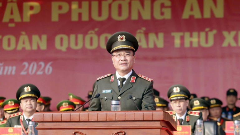 Thượng tướng Phạm Thế T&ugrave;ng, Thứ trưởng C&ocirc;ng an, Trưởng Tiểu ban An ninh trật tự, ph&aacute;t biểu tại Lễ xuất qu&acirc;n v&agrave; diễn tập bảo đảm an ninh, trật tự Đại hội đại biểu to&agrave;n quốc lần thứ XIV của Đảng