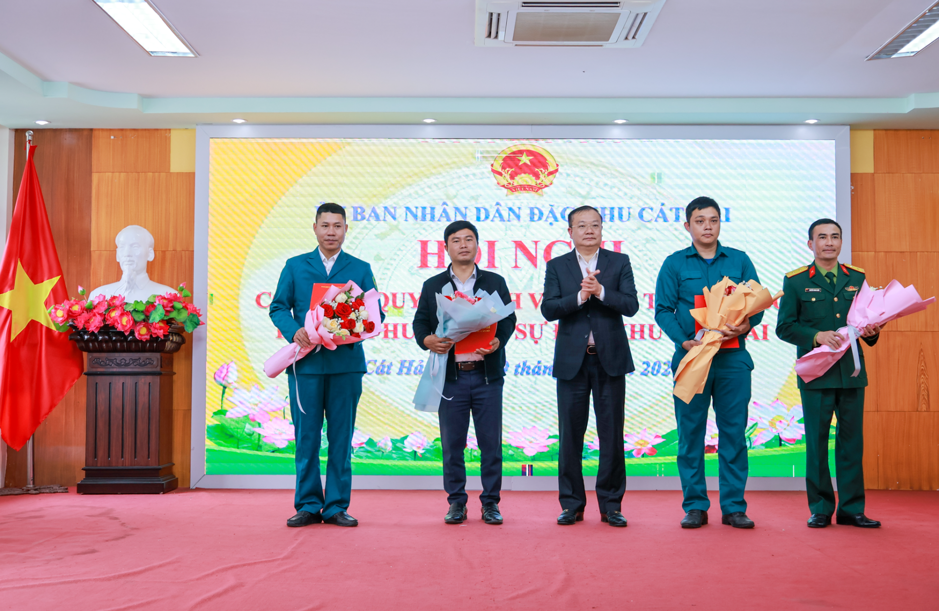 Hải Phòng: Đặc khu Cát Hải công bố quyết định về công tác cán bộ Ban Chỉ huy Quân sự