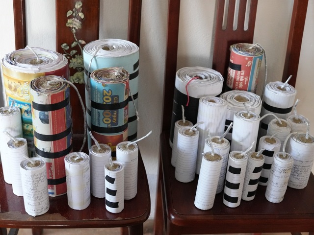 C&ocirc;ng an phường Trường Vinh thu giữ Ph&aacute;t hiện 18 kg ph&aacute;o tự cuốn trong vụ việc vi phạm tại phường Trường Vinh