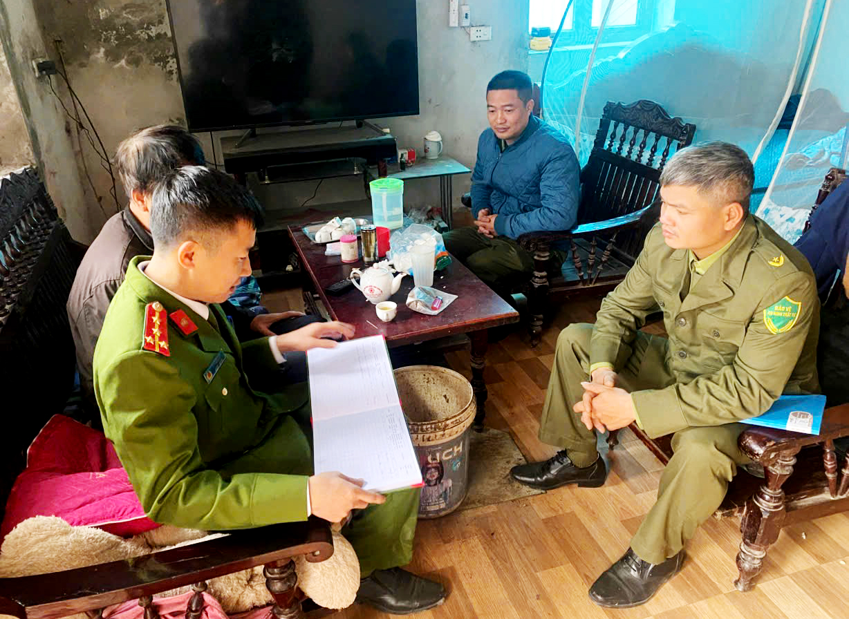 Lực lượng chức năng đẩy mạnh tuy&ecirc;n truyền, vận động Nh&acirc;n d&acirc;n chấp h&agrave;nh nghi&ecirc;m quy định ph&aacute;p luật về cư tr&uacute;