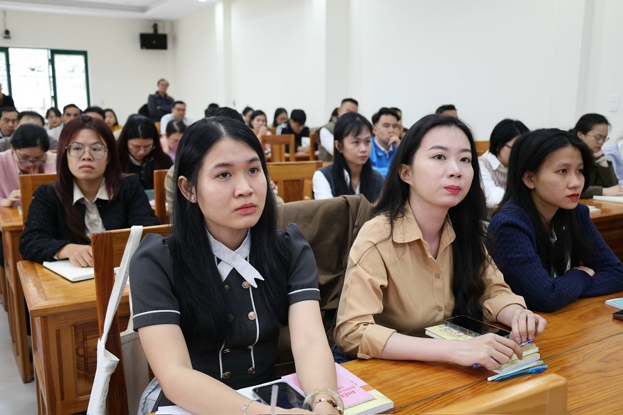 L&acirc;m Đồng tiếp tục ch&uacute; trọng c&ocirc;ng t&aacute;c quy hoạch, đ&agrave;o tạo, bồi dưỡng c&aacute;n bộ l&atilde;nh đạo, quản l&yacute; c&aacute;c cấp; quan t&acirc;m ph&aacute;t triển c&aacute;n bộ trẻ, c&aacute;n bộ nữ, c&aacute;n bộ l&agrave; người d&acirc;n tộc thiểu số