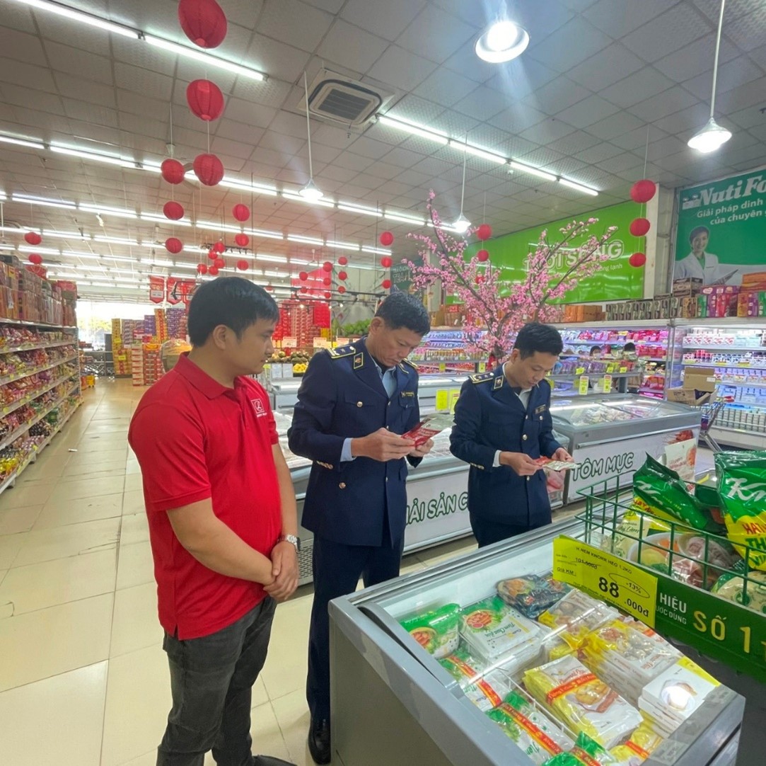 Bắc Ninh: Tiêu hủy tang vật hơn 400 triệu đồng, phát hiện điểm kinh doanh xăng dầu không phép