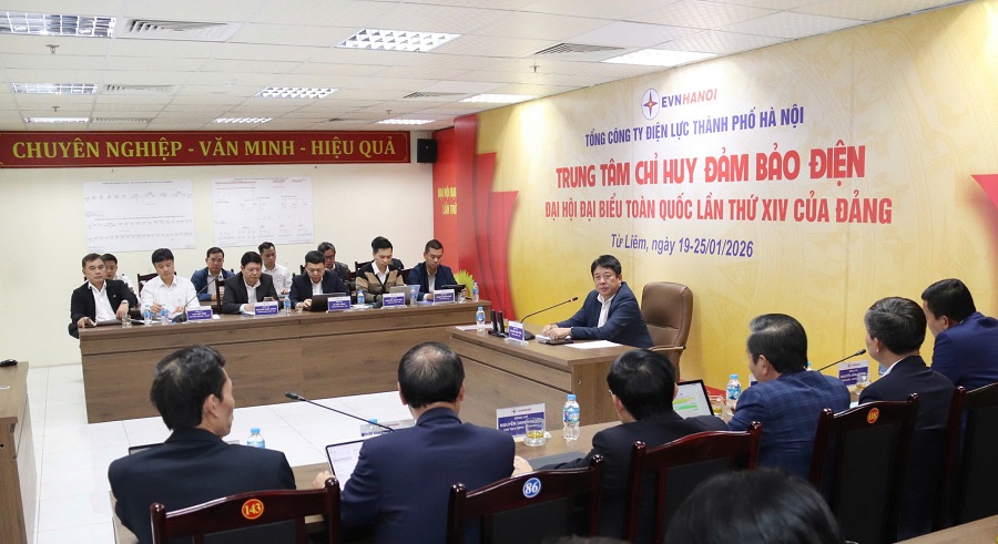 Tổng gi&aacute;m đốc EVN Nguyễn Anh Tuấn chủ tr&igrave; buổi l&agrave;m việc với EVNHANOI v&agrave;o ng&agrave;y 12/1/2026.