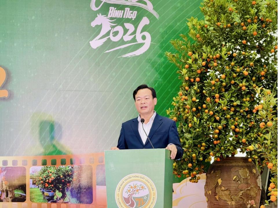 &Ocirc;ng B&ugrave;i Tuấn Anh &ndash; B&iacute; thư phường Hồng H&agrave; ph&aacute;t biểu tại Lễ khai hội &ldquo;Quất Tứ Li&ecirc;n &ndash; Đ&agrave;o Nhật T&acirc;n&rdquo;, nhấn mạnh vai tr&ograve; g&igrave;n giữ v&agrave; ph&aacute;t huy gi&aacute; trị l&agrave;ng nghề truyền thống.