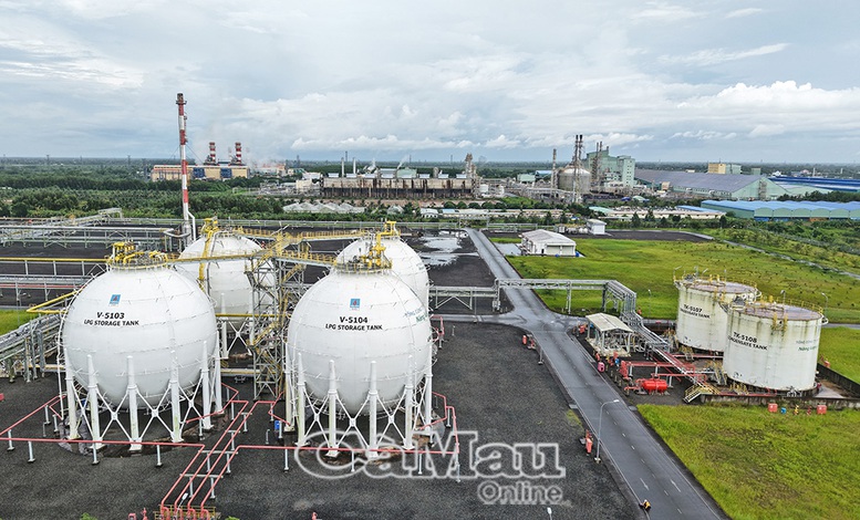 C&ocirc;ng nghiệp C&agrave; Mau ph&aacute;t triển mạnh, từng bước giữ vai tr&ograve; động lực, đ&oacute;ng g&oacute;p quan trọng v&agrave;o mục ti&ecirc;u tăng trưởng kinh tế đạt hai con số trong nhiệm kỳ mới.