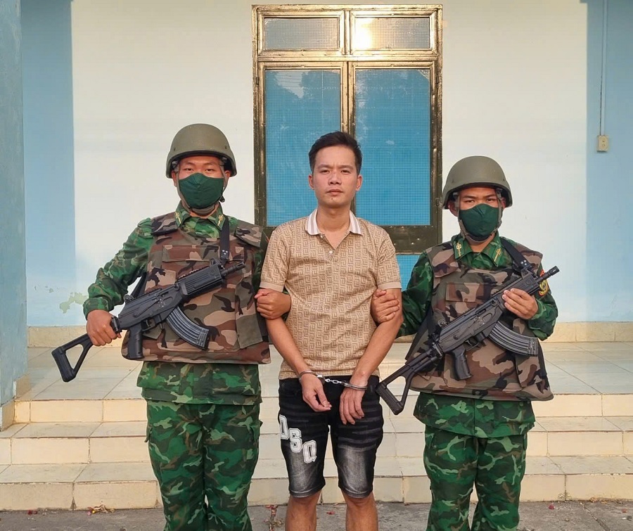 Bắt giữ đối tượng truy nã khi nhập cảnh tại cửa khẩu Mộc Bài