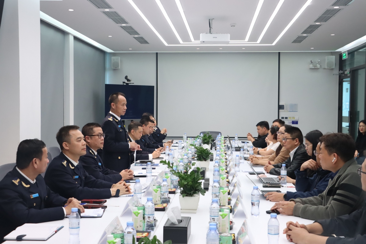 Chi cục Hải quan khu vực V làm việc với 2 doanh nghiệp chế xuất trên địa bàn