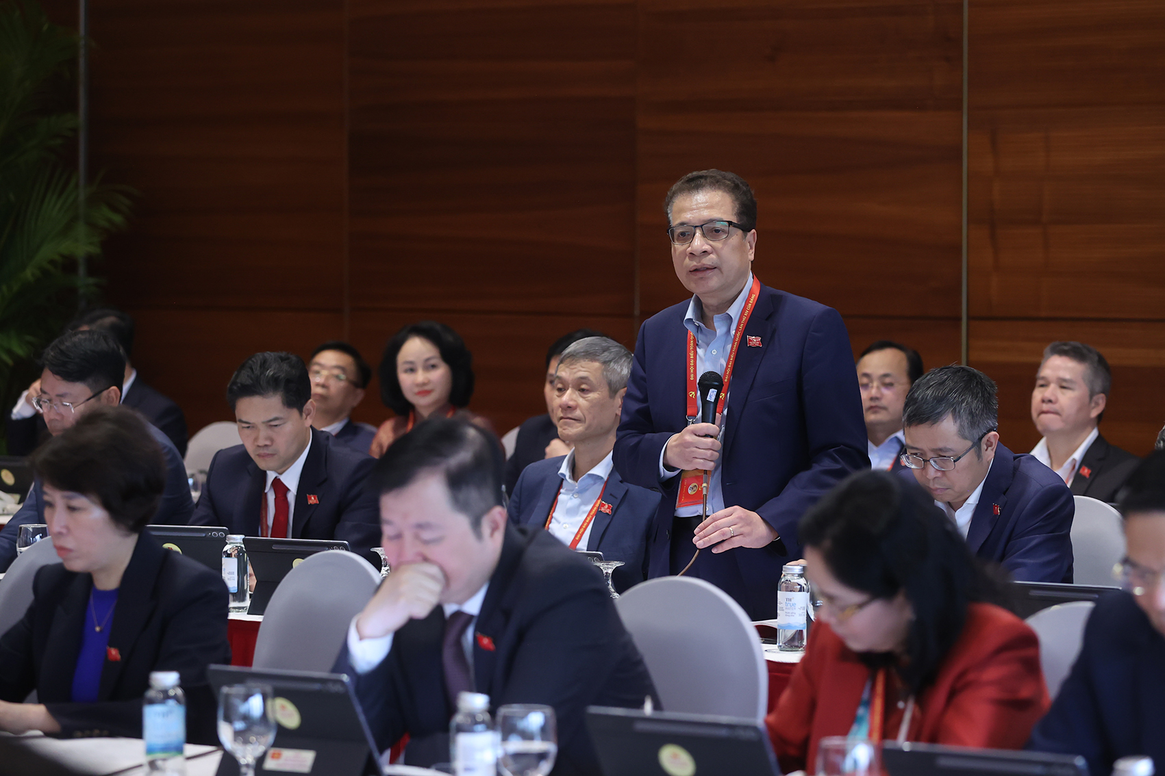 C&aacute;c đại biểu thảo luận tại Đo&agrave;n