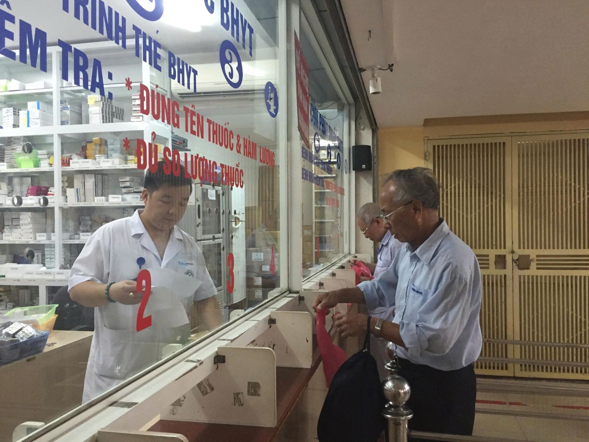 Rà soát việc cấp thuốc ngoại trú trên 30 ngày nhằm bảo đảm quyền lợi người tham gia BHYT