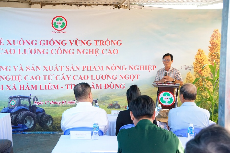 &Ocirc;ng Nguyễn Văn H&ugrave;ng, Chủ tịch UBND x&atilde; H&agrave;m Li&ecirc;m ph&aacute;t biểu tại buổi lễ