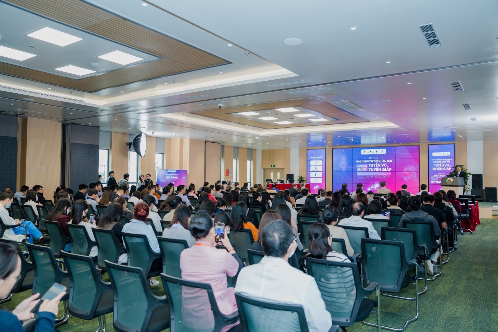 Hội thảo g&oacute;p phần gi&uacute;p đội ngũ b&aacute;c sĩ v&agrave; nh&acirc;n vi&ecirc;n y tế được tiếp cận, học hỏi những nội dung hiện đại của y học thế giới.