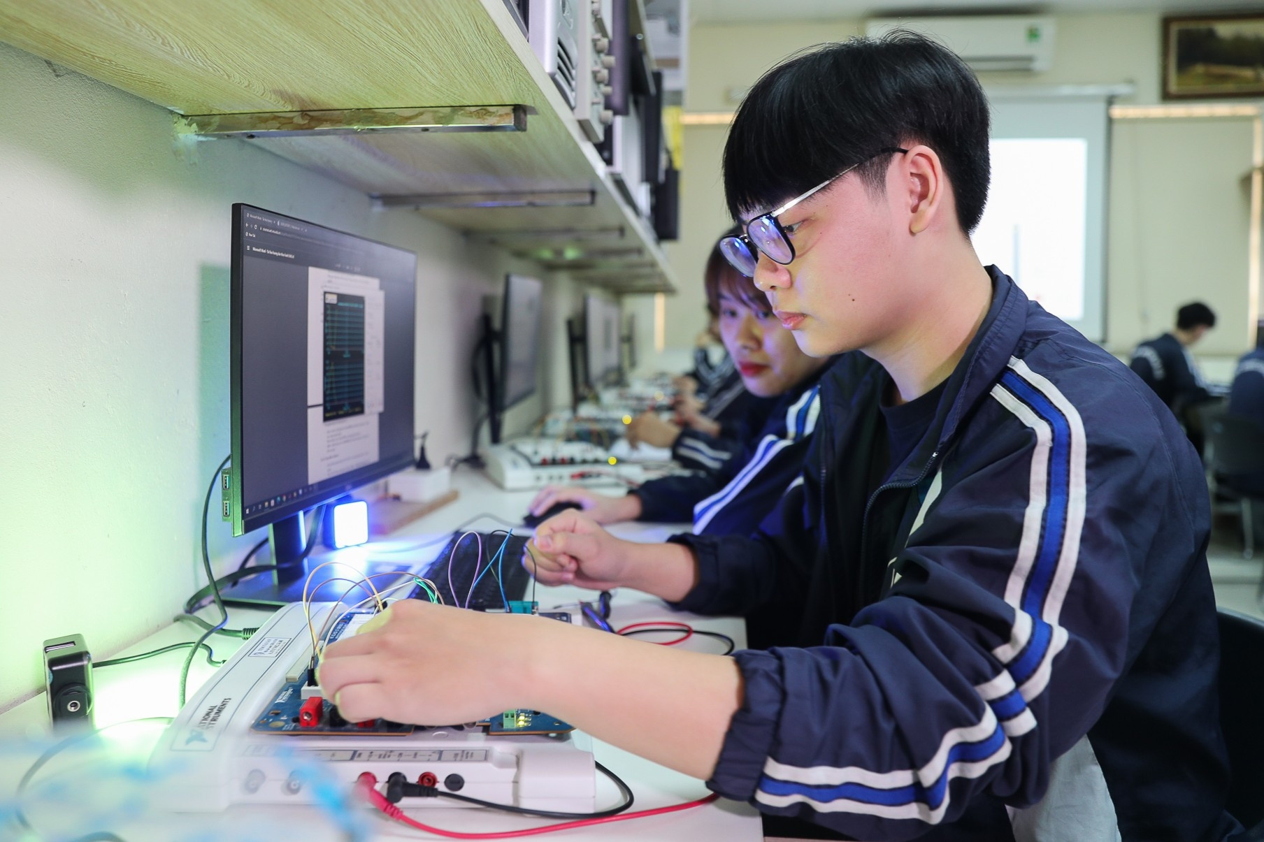 Khoa học &ndash; c&ocirc;ng nghệ v&agrave; gi&aacute;o dục đại học l&agrave; đầu tư cho tương lai